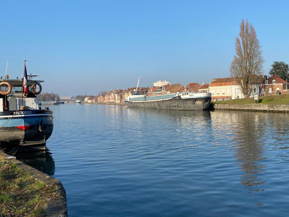 Peniche "Louise Michel" Sejournez Dans L'Appartement Du Capitaine, Offrez Vous Une Experience Inoubliable Au Fil De L'Eau Douai Exterior foto