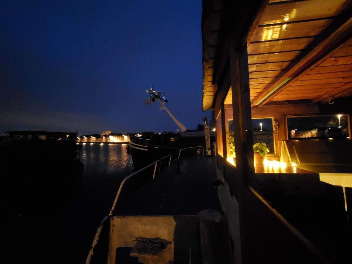 Peniche "Louise Michel" Sejournez Dans L'Appartement Du Capitaine, Offrez Vous Une Experience Inoubliable Au Fil De L'Eau Douai Exterior foto